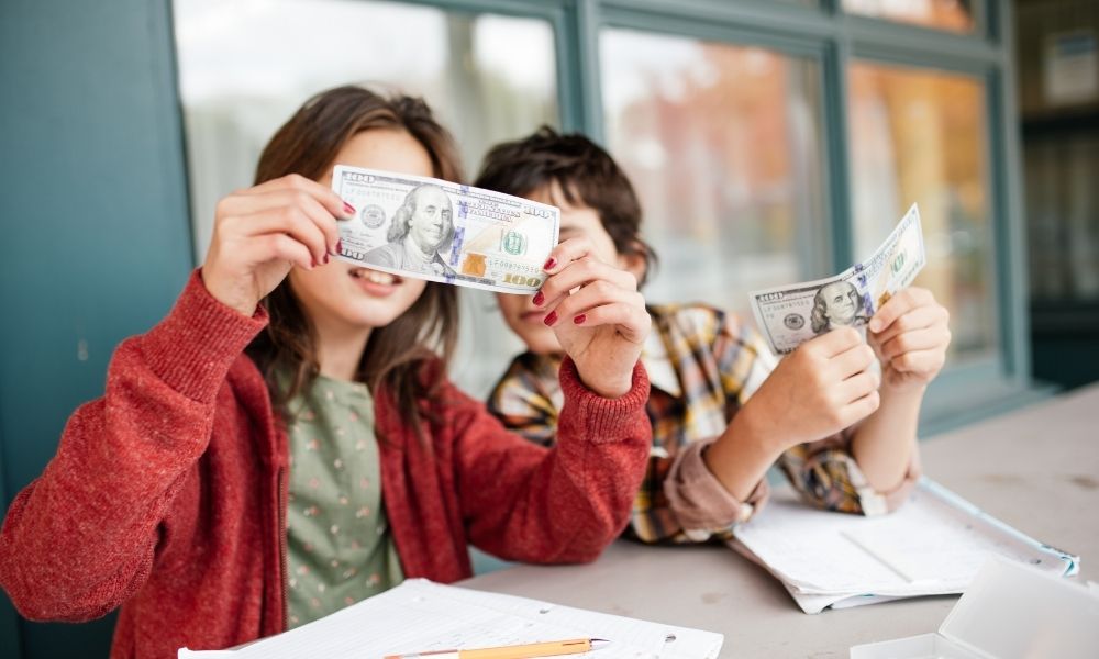 Read more about the article ללמד ילדים על כסף בבית הספר היסודי ומוקדם יותר